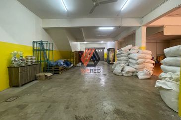 Facing Main Road Bandar Puteri Klang 3 Storey Shop for Sale