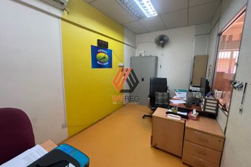 Facing Main Road Bandar Puteri Klang 3 Storey Shop for Sale