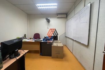 Facing Main Road Bandar Puteri Klang 3 Storey Shop for Sale