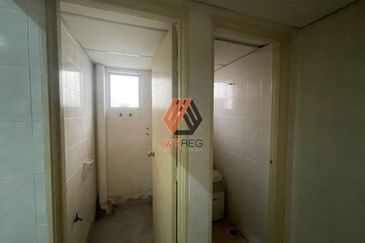 Facing Main Road Bandar Puteri Klang 3 Storey Shop for Sale