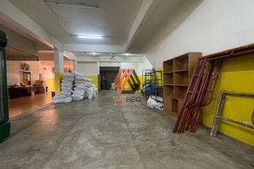 Facing Main Road Bandar Puteri Klang 3 Storey Shop for Sale