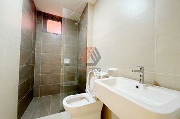 Gravit8 @ Klang South