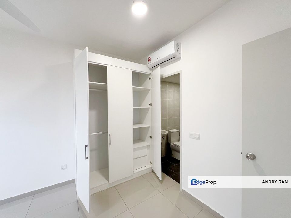 1000 Sqft | Partially Furnished | 2 Car Park, Selangor, Kuala Langat