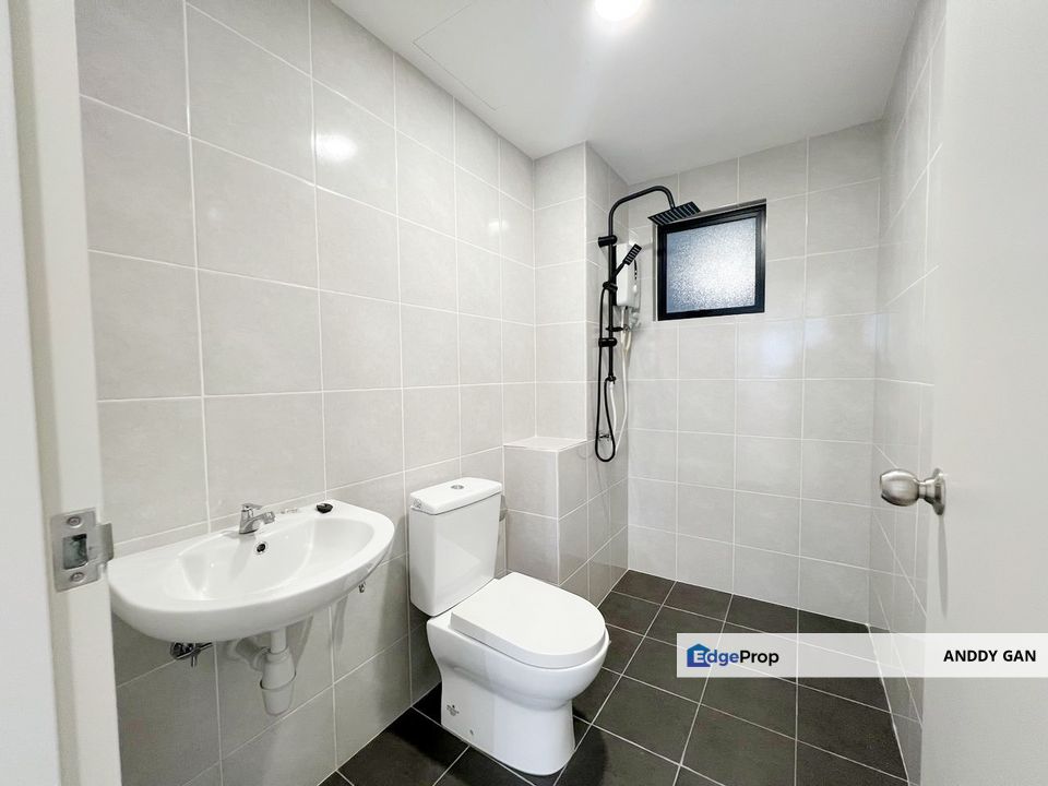 1000 Sqft | Partially Furnished | 2 Car Park, Selangor, Kuala Langat