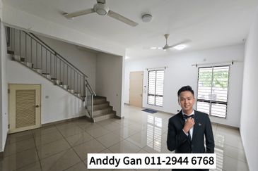 Crista (Erythrina Series), Setia Alam