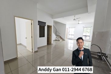 Crista (Erythrina Series), Setia Alam