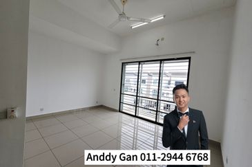 Crista (Erythrina Series), Setia Alam