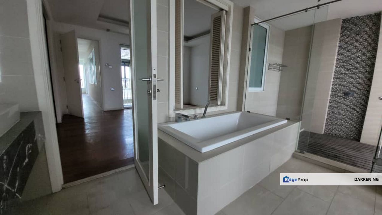 I have more than 12 units for sale at the glades. specialist here. pm info, Selangor, Putra Heights