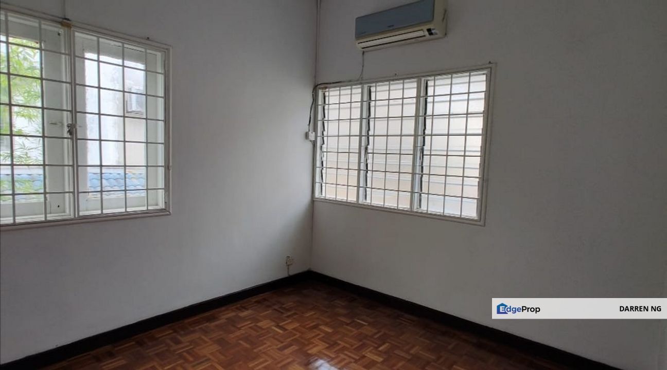 I have more than 15 units for sale at glenmarie court. specialist here. pm., Selangor, Glenmarie