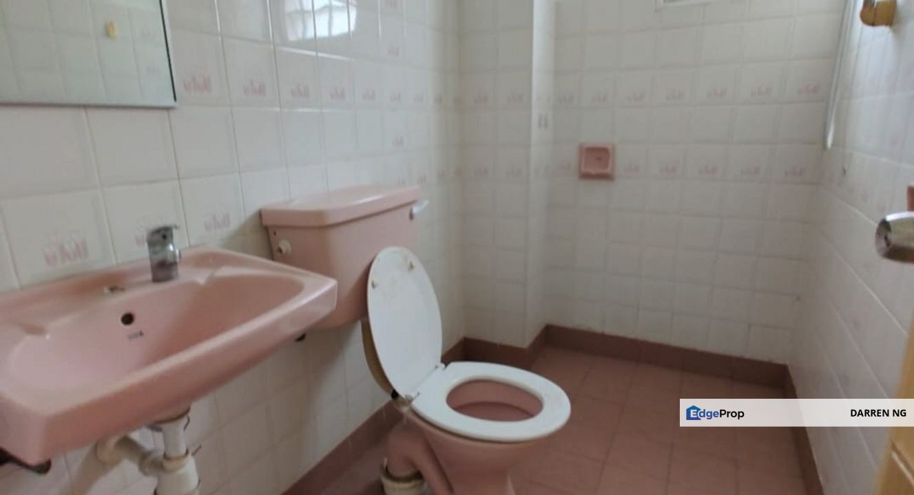 I have more than 15 units for sale at glenmarie court. specialist here. pm., Selangor, Glenmarie