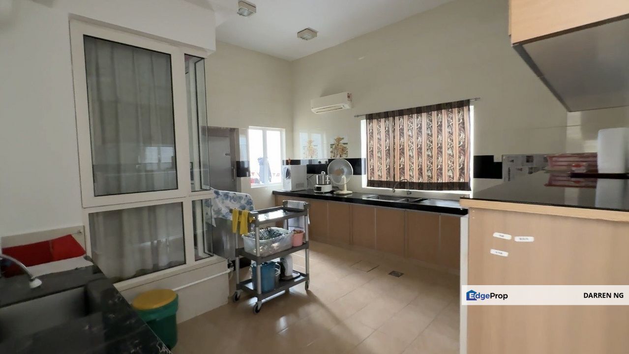 i have more than 11 units for sale at laman granview. specialist here. pm, Selangor, Puchong South