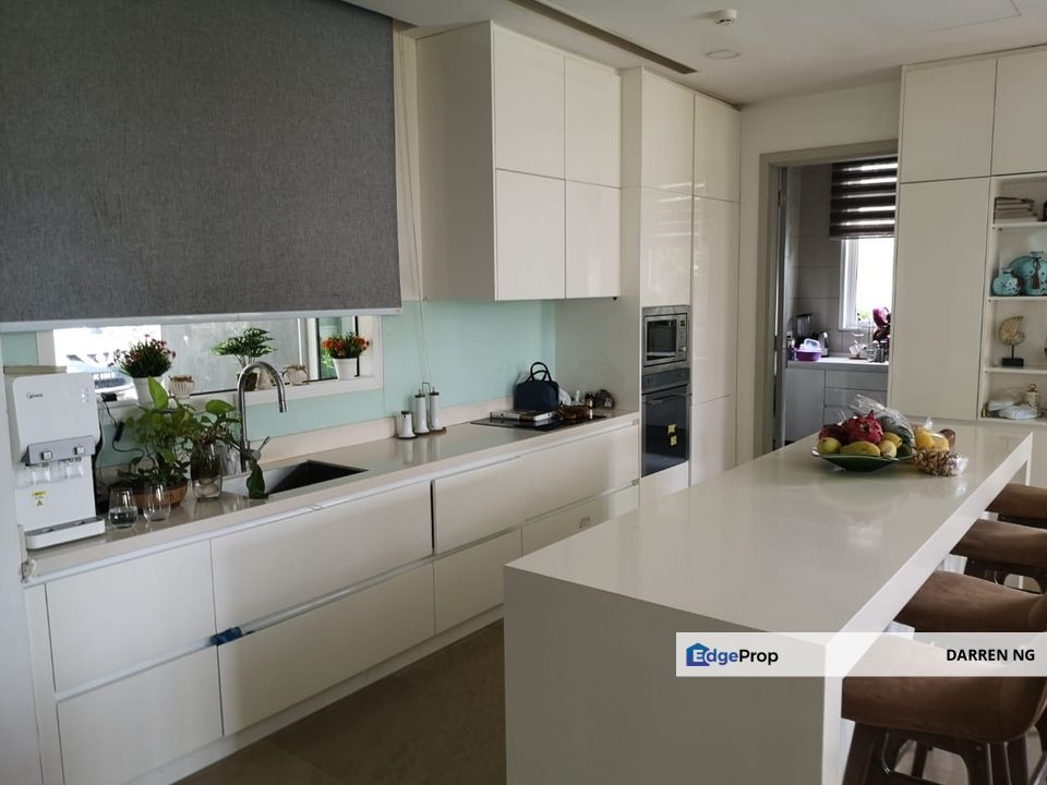 I have more than 5 units for sale at the glades. specialist here. pm info., Selangor, Putra Heights