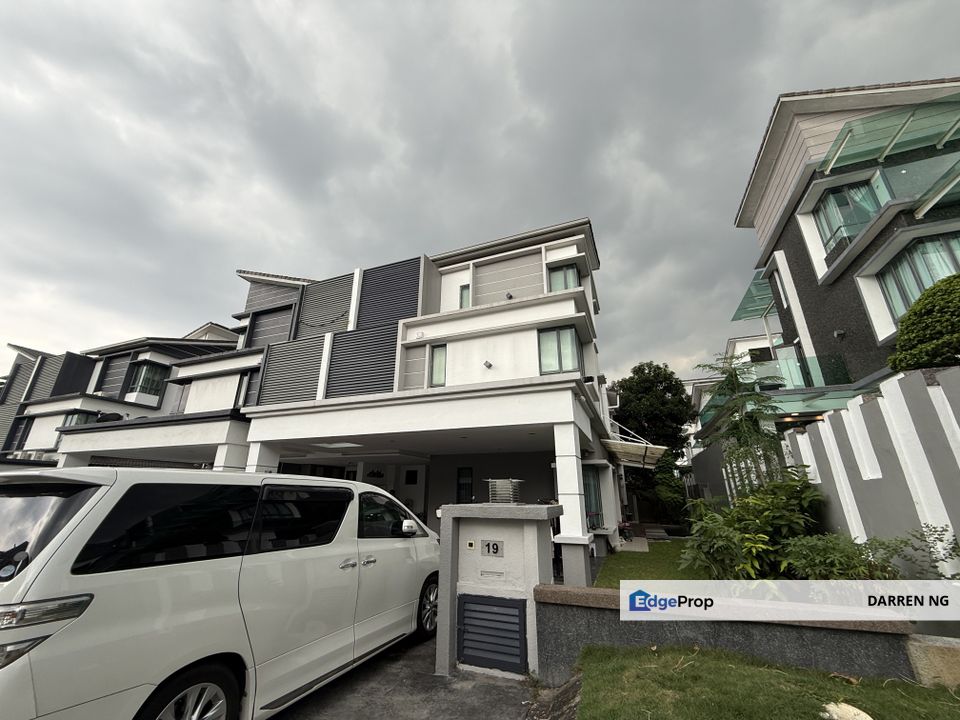 I have more than 12 units for sale at the glades. specialist here. pm info, Selangor, Putra Heights