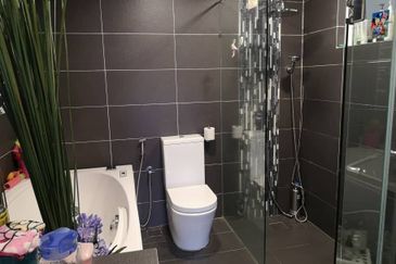 OUG, 3 Storey Semi D with Modern Design/Lift