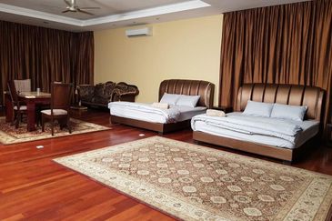 OUG, Bungalow with Swimming Pool Attached