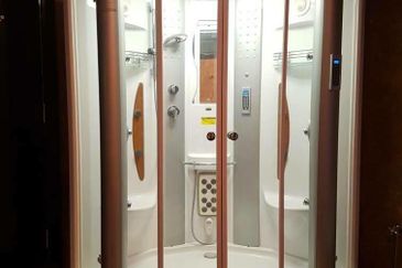 OUG, Bungalow with Swimming Pool Attached