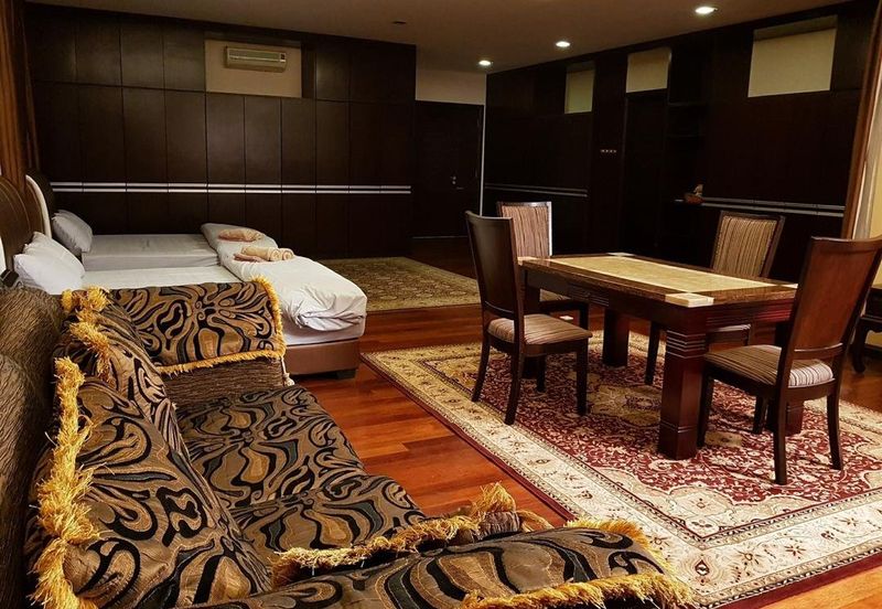 OUG, Bungalow with Swimming Pool Attached