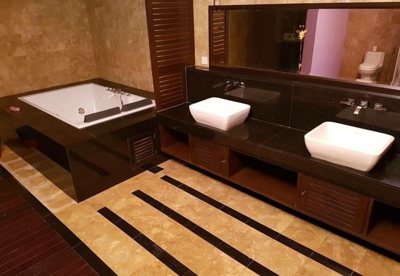 OUG, Bungalow with Swimming Pool Attached