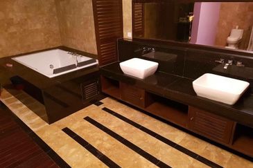 OUG, Bungalow with Swimming Pool Attached