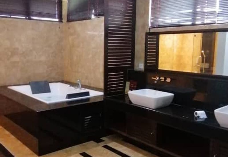 OUG, Bungalow with Swimming Pool Attached