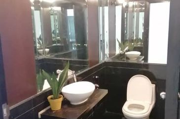 OUG, Bungalow with Swimming Pool Attached