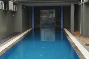 OUG, Bungalow with Swimming Pool Attached