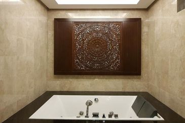 OUG, Bungalow with Swimming Pool Attached