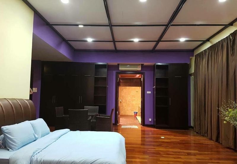 OUG, Bungalow with Swimming Pool Attached