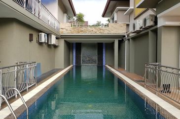 OUG, Bungalow with Swimming Pool Attached