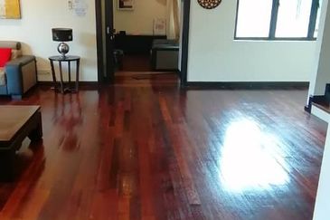 OUG, Bungalow with Swimming Pool Attached