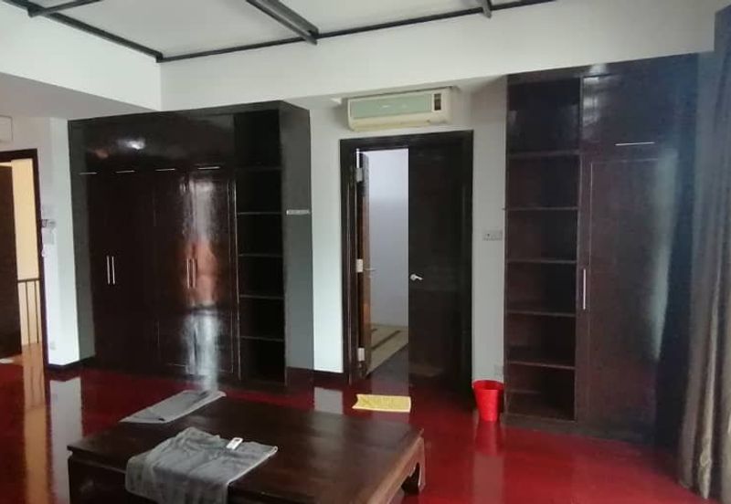 OUG, Bungalow with Swimming Pool Attached