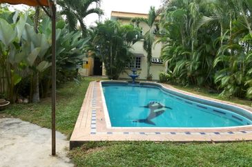 OUG, Corner Semi D with Swimming Pool for Sale