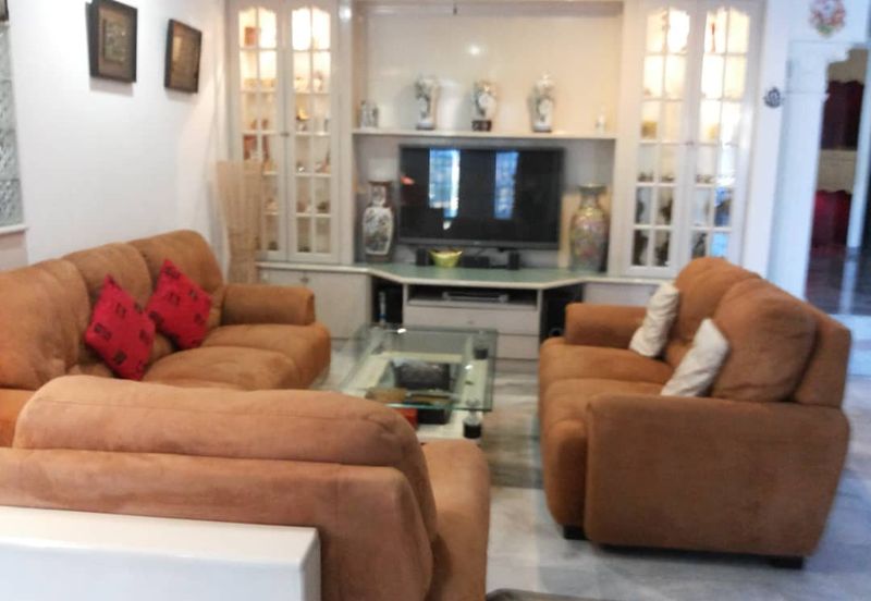 OUG, Corner Semi D with Swimming Pool for Sale