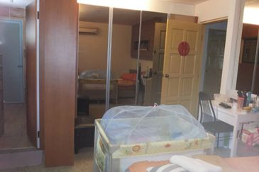 OUG, Corner Semi D with Swimming Pool for Sale