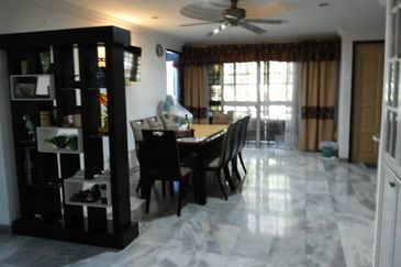 OUG, Corner Semi D with Swimming Pool for Sale