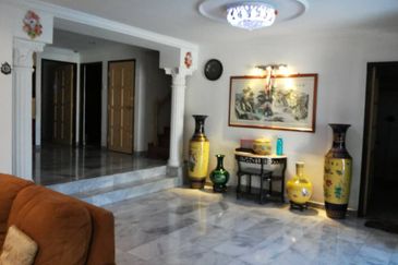 OUG, Corner Semi D with Swimming Pool for Sale