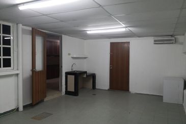 OUG, Corner Semi D with Swimming Pool for Sale