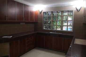 OUG, Corner Semi D with Swimming Pool for Sale