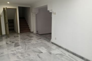 OUG, Corner Semi D with Swimming Pool for Sale