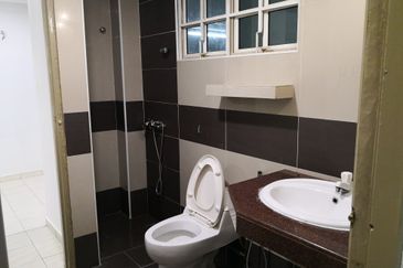 OUG, Corner Semi D with Swimming Pool for Sale