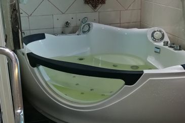 OUG, Semi D Corner for Sale