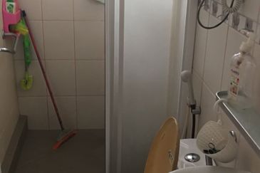 OUG, Semi D Corner for Sale