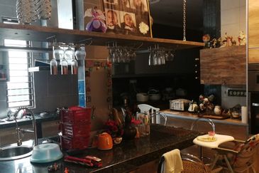 OUG, Semi D Corner for Sale