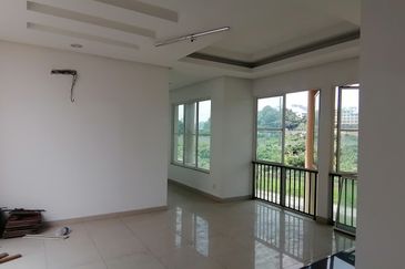 Jalan Klang Lama. 3 Storey Bungalow for Sale