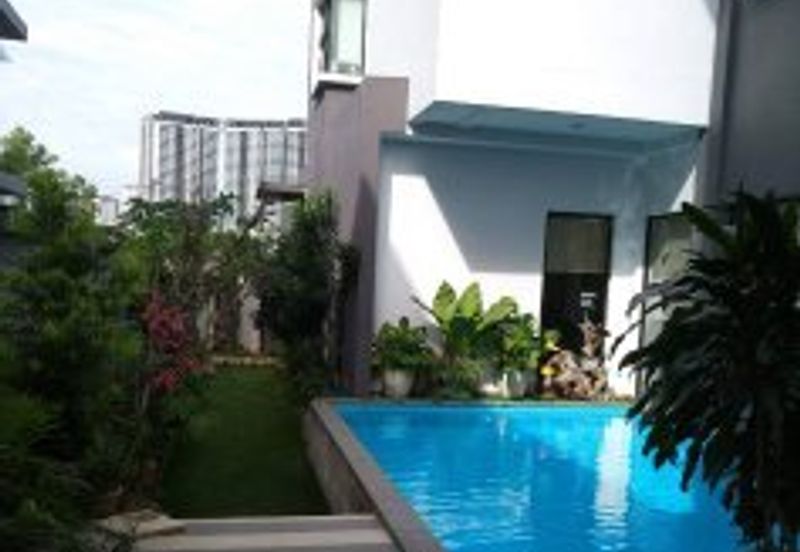 OUG, 3 Storey Semi D with Swimming Pool