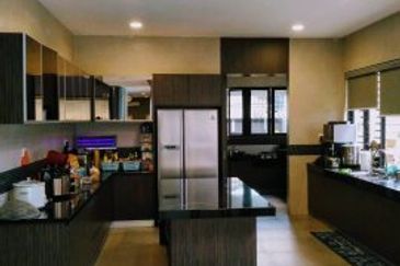 OUG, 3 Storey Semi D with Swimming Pool