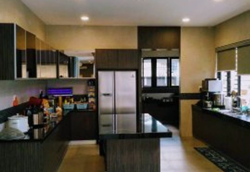 OUG, 3 Storey Semi D with Swimming Pool