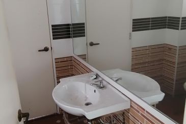 Jalan Klang Lama. 3 Storey Bungalow for Sale