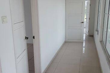 Jalan Klang Lama. 3 Storey Bungalow for Sale