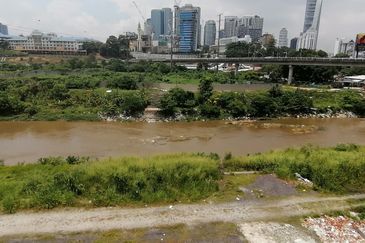 Jalan Klang Lama. 3 Storey Bungalow for Sale